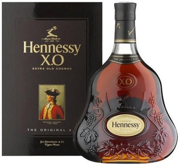 Hennessy X.O. Cognac 0,7l u ekskluzivnoj boci kruškastog oblika i originalnom pakiranju.