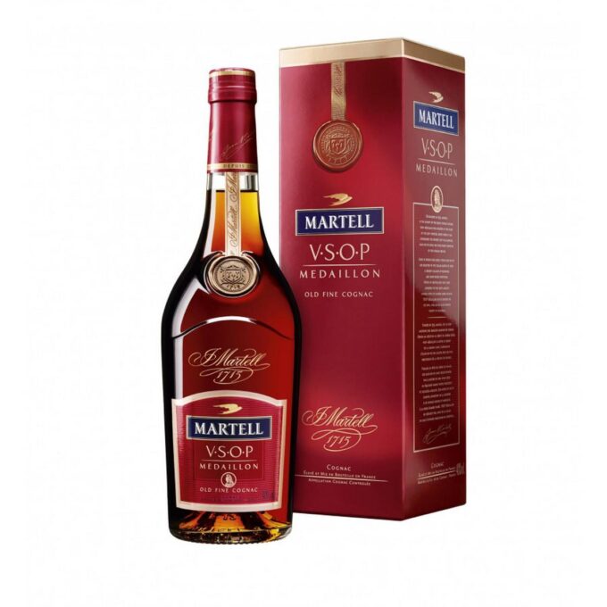 Martell VSOP Medailon Cognac u boci 0,7l i originalnom pakiranju bordo crvene boje.