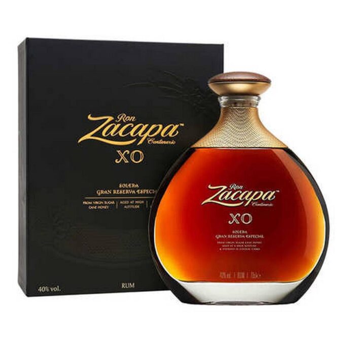 Ron Zacapa Centenario XO Solera Gran Reserva Especial u ekskluzivnoj boci 0,7l kruškastog oblika i originalnom crnom pakiranju.
