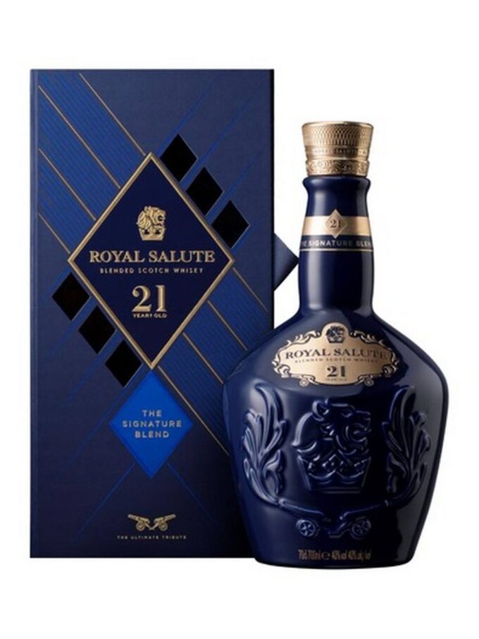 Royal Salute Blended Scotch Whisky 21 Years Old 0,7l u boci plave boje za čiju je proizvodnju potrebno 5-6 dana. Svaka je isklesana u korniškoj glini, zatim se prirodno suši na zraku i ručno dorađuje dvostrukim slojem ostakljenja.Boca dolazi u originalnom pakiranju plave boje.