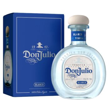 Tequila Reserva de Don Julio Blanco u maloj prozirnoj plavkastoj boci 0,7l sa plutenim čepom i originalnom ambalažom plave boje.