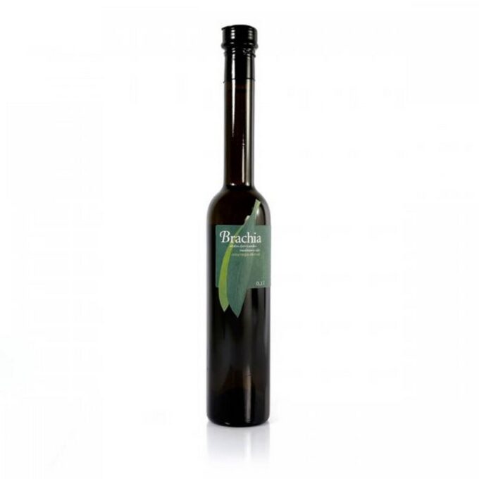Tamna boca od stakla na kojoj je etiketa maslinasto zelene boje sa natpisom proizvoda.