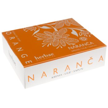 Luksuzno opremljena kutija u bijeloj i narančastoj boji. Na gornjem dijelu je otisnut motiv ljekovitog bilja,ime firme Herbae i ime proizvoda a to je naranča.