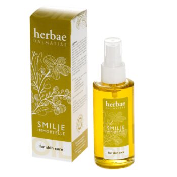 Kutijica za ulje od smilja koja je uzdužnog oblika u bijeloj i zelenkastoj boji.Na prednjem dijelu prevladava zelenkasta boja sa otisnutim biljkama bijele boje,amblemom Herbae i nazivom proizvoda (smilje) ulje za kožu. Pored kutijice je prozirna uzdužna bočica na kojoj je etiketa proizvodau u zelenkastoj boji na kojoj je otisnut motiv ljekovitog bilja,ime firme Herbae i ime proizvoda (smilje) za njegu kože.