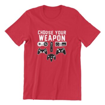 Crvena muška majica sa natpisom.