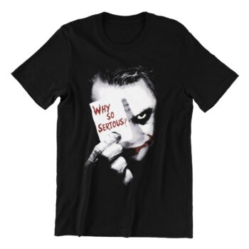 Crna muška majica sa slikom.