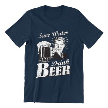 Plava muška majica sa bijelim natpisom.