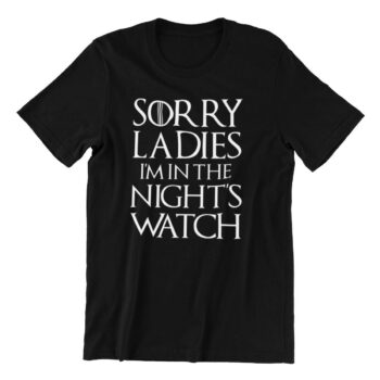 Crna muška majica sa natpisom.