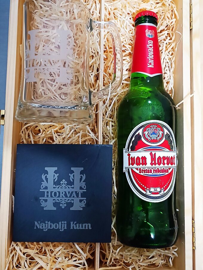 Drvena kutija sa pivom, podloškom za pivom i kriglom